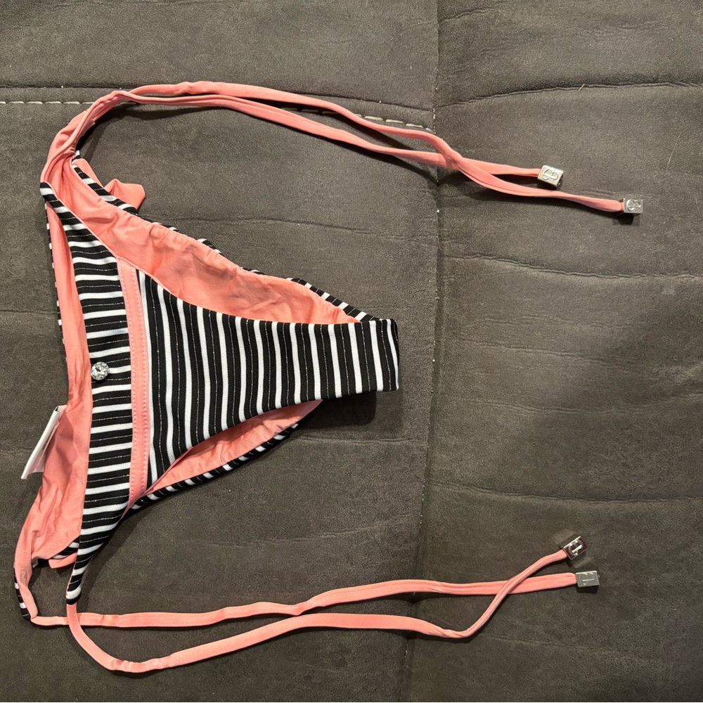 Beach bunny “streetcar named desire” bikini bottoms SIZE MEDIUM. Tie sides EUC - Picture 2 of 10